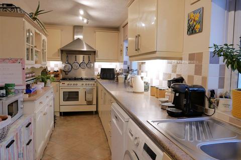3 bedroom semi-detached house for sale, Shelburne Road, Calne