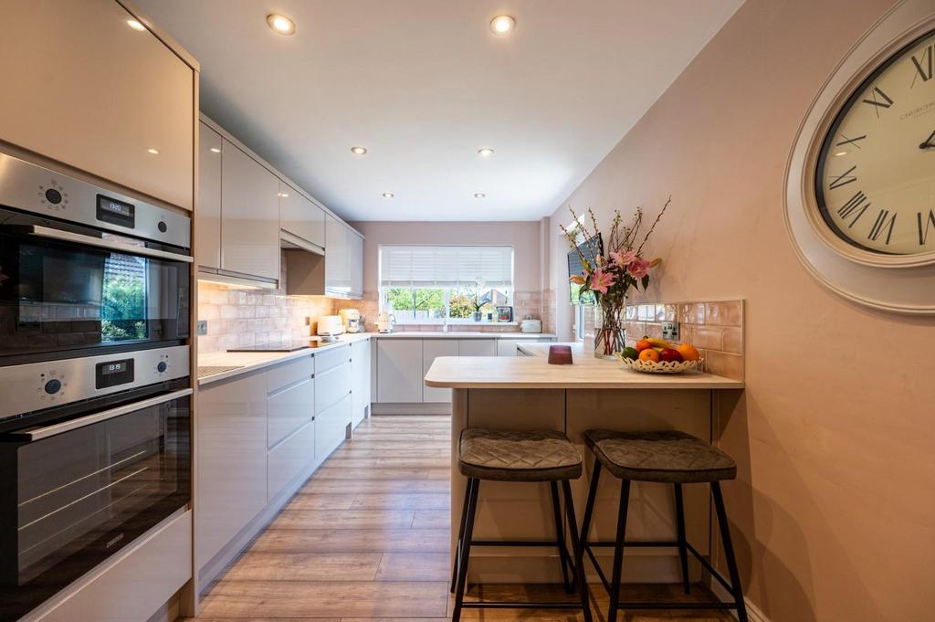 Kitchen/Breakfast Room