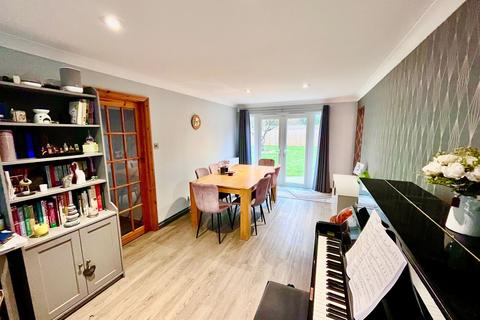 undefined, Sunridge Close, Newport Pagnell