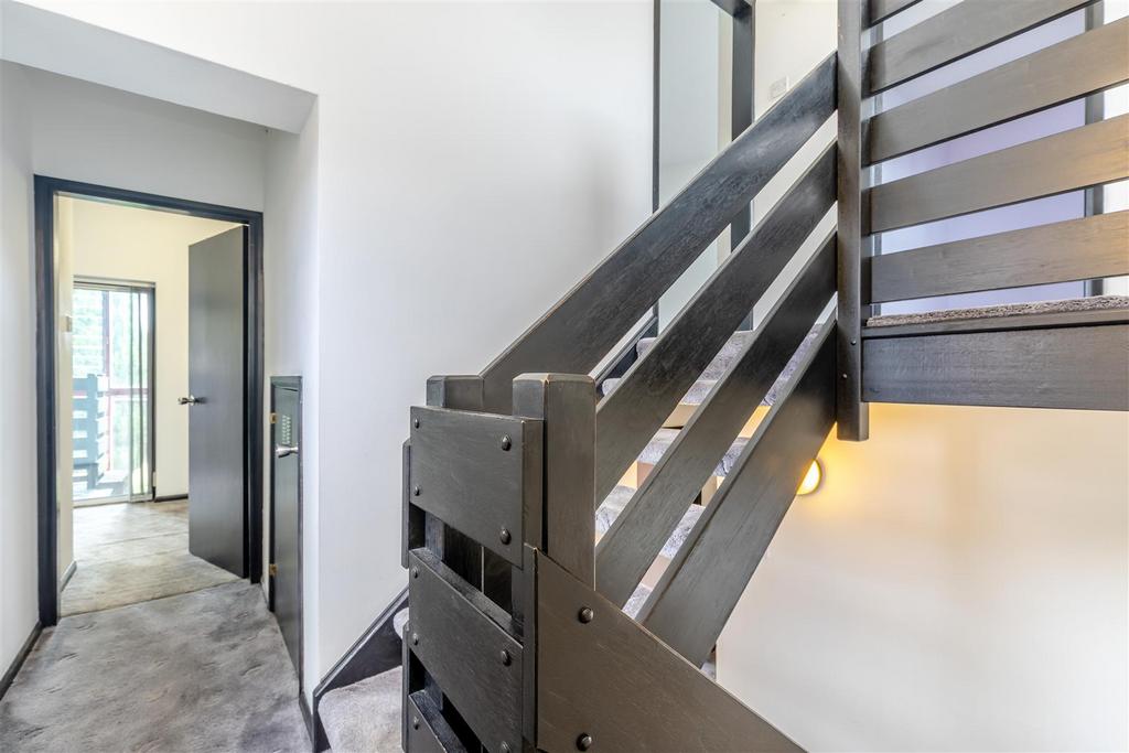 8666455-interior17.jpg