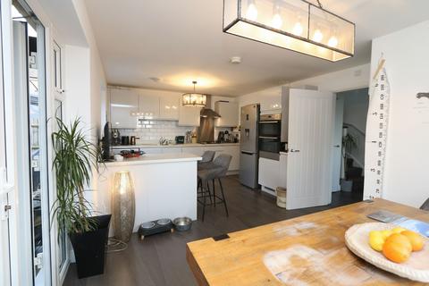 4 bedroom detached house for sale, Railway Road, Rhoose, CF62