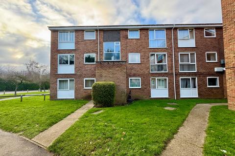 2 bedroom flat to rent, Forsythia Close, Chelmsford, CM1 6XW