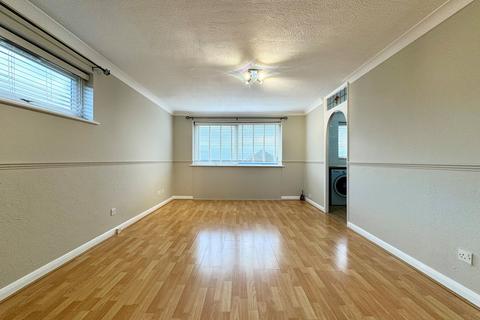 2 bedroom flat to rent, Forsythia Close, Chelmsford, CM1 6XW