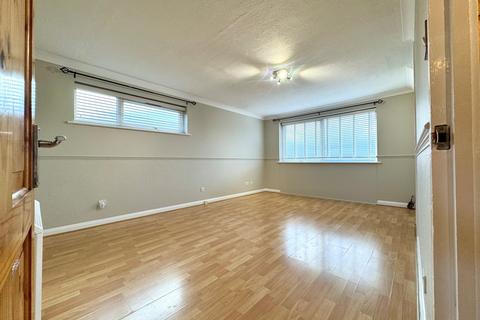 2 bedroom flat to rent, Forsythia Close, Chelmsford, CM1 6XW