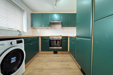 2 bedroom flat to rent, Forsythia Close, Chelmsford, CM1 6XW