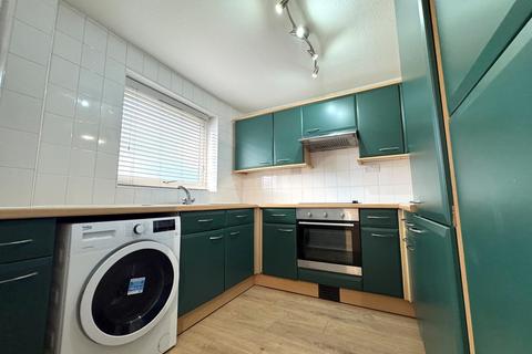 2 bedroom flat to rent, Forsythia Close, Chelmsford, CM1 6XW