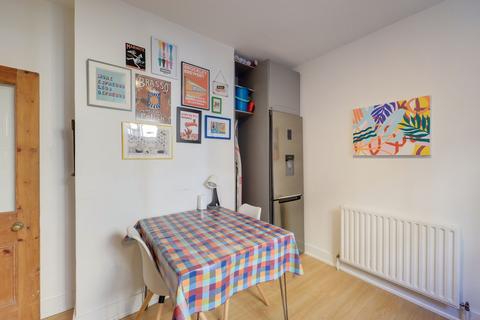 2 bedroom flat for sale, Leahurst Road, Hither Green, SE13