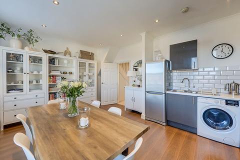 2 bedroom flat for sale, Hither Green Lane, Hither Green, SE13