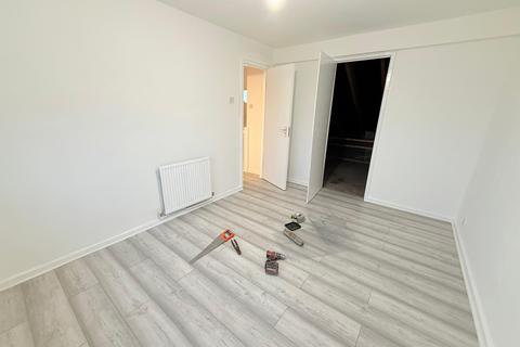 5 bedroom terraced house to rent, Maple Close, Hayes UB4