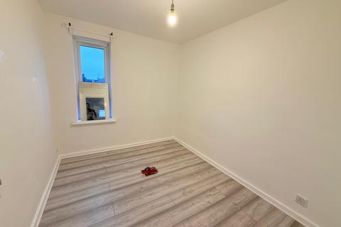 5 bedroom terraced house to rent, Maple Close, Hayes UB4