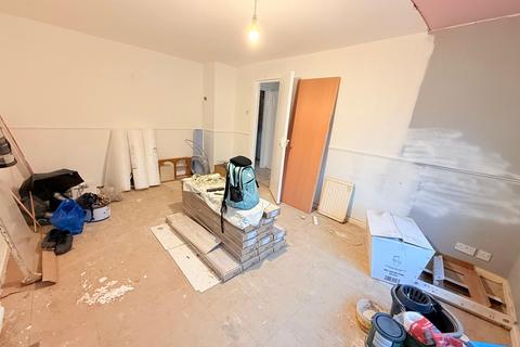 5 bedroom terraced house to rent, Maple Close, Hayes UB4