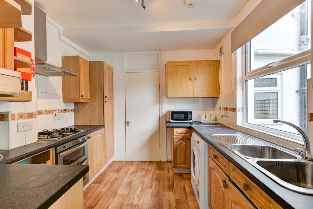 Bright kitchen with plenty of counter space, mo...