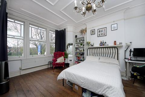 3 bedroom flat for sale, Ealing Common, W5