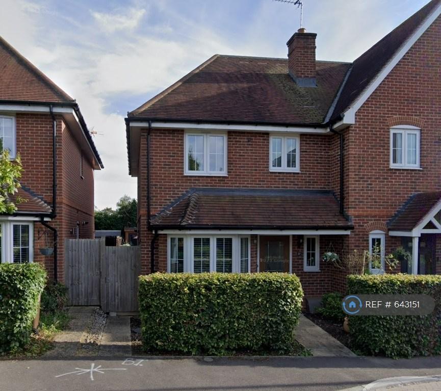 Semi-Detached House In Quiet Cul-De-Sac