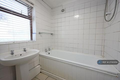 2 bedroom terraced house to rent, Stubbs Gate, Newcastle-Under-Lyme, ST5