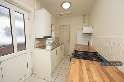 2 bedroom terraced house to rent, Stubbs Gate, Newcastle-Under-Lyme, ST5