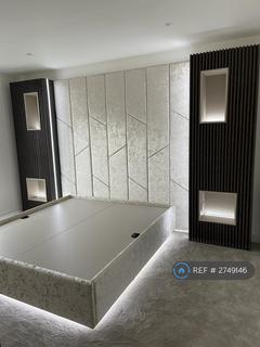 3 bedroom penthouse to rent, Watson House, Southall, UB1
