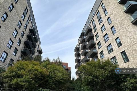 3 bedroom penthouse to rent, Watson House, Southall, UB1