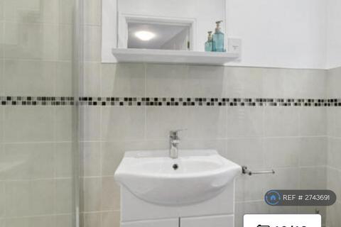 1 bedroom in a house share to rent, Ashford, Ashford, TW15