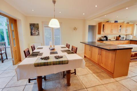 4 bedroom detached house for sale, Hillside Walk, Haywards Heath, RH16