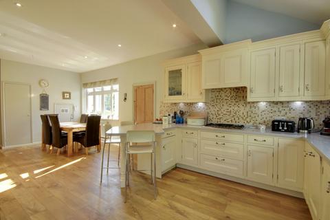 5 bedroom detached house for sale, Lucastes Avenue, Haywards Heath, RH16