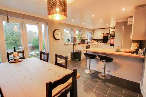 4 bedroom detached house for sale, Penland Road, Haywards Heath, RH16