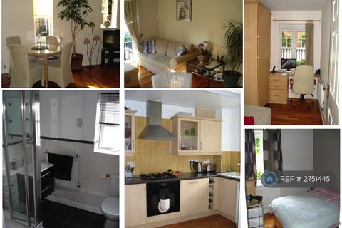 2 bedroom flat to rent, Seaton Square, London, NW7