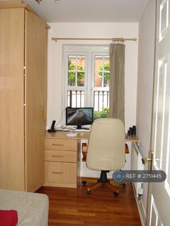 2 bedroom flat to rent, Seaton Square, London, NW7