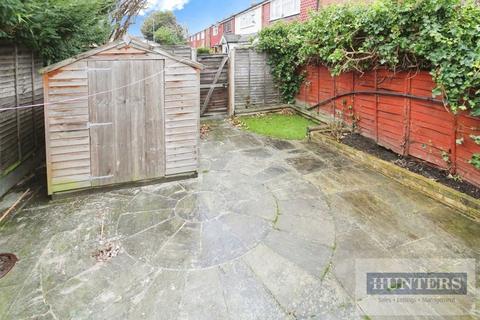 3 bedroom terraced house to rent, Douglas Road, Welling