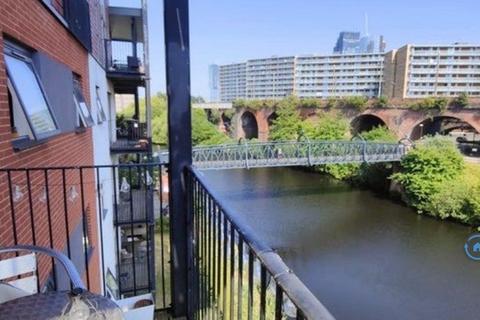 1 bedroom in a flat share to rent, Steele House, Salford, M5