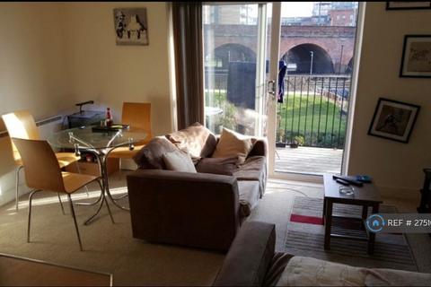1 bedroom in a flat share to rent, Steele House, Salford, M5
