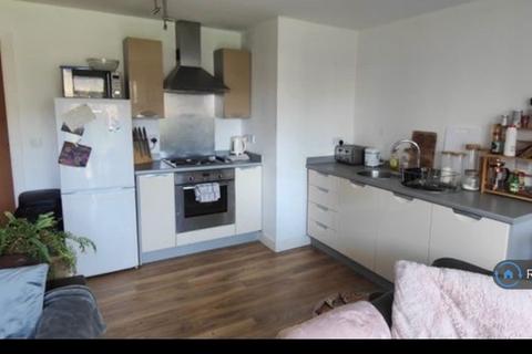 1 bedroom in a flat share to rent, Steele House, Salford, M5