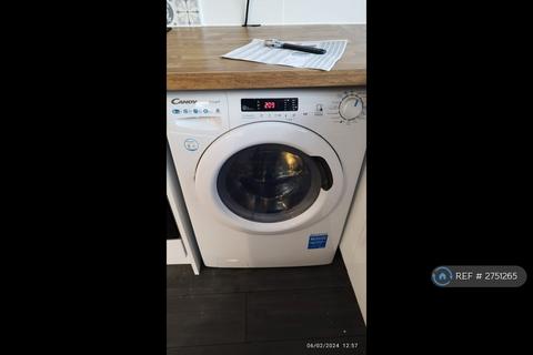 2 bedroom semi-detached house to rent, Lines Road, Droylsden, Manchester, M43
