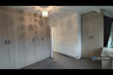 2 bedroom semi-detached house to rent, Lines Road, Droylsden, Manchester, M43