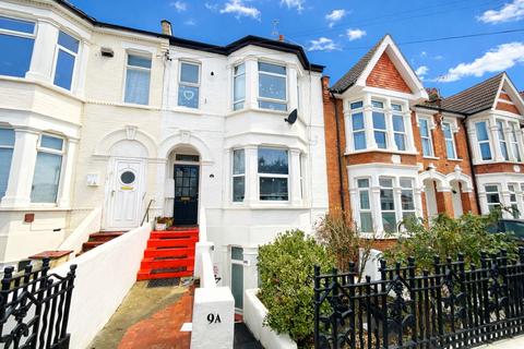 2 bedroom flat for sale, Southend-on-Sea SS1