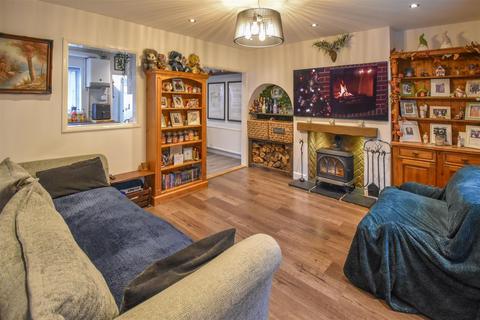 undefined, Snakes Hill, Navestockside, Brentwood
