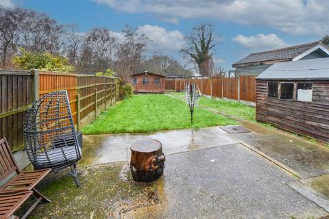3 bedroom semi-detached house for sale, Snakes Hill, Navestockside, Brentwood