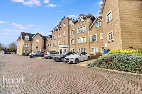Walnut Close, Basildon
