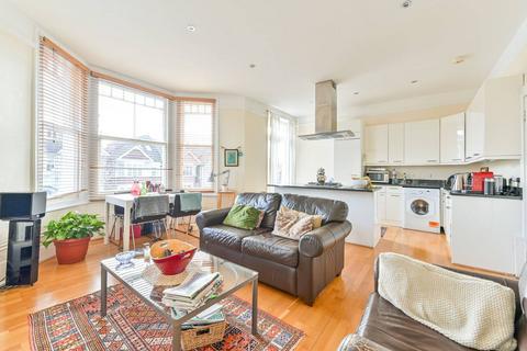 2 bedroom flat to rent, Thurleigh Road, Between the Commons, London, SW12