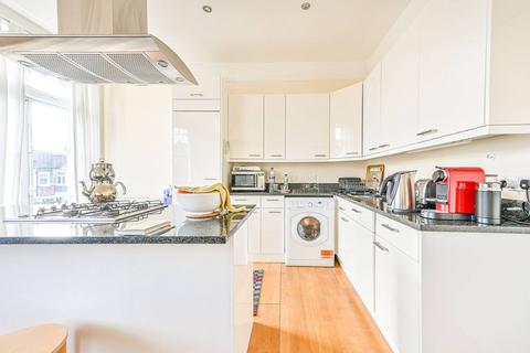 2 bedroom flat to rent, Thurleigh Road, Between the Commons, London, SW12