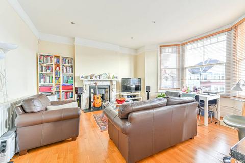 2 bedroom flat to rent, Thurleigh Road, Between the Commons, London, SW12