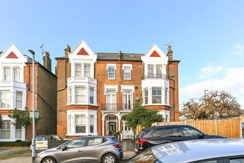2 bedroom flat to rent, Thurleigh Road, Between the Commons, London, SW12