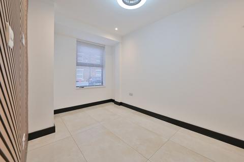 3 bedroom terraced house to rent, Stanmore Road, Watford, WD24