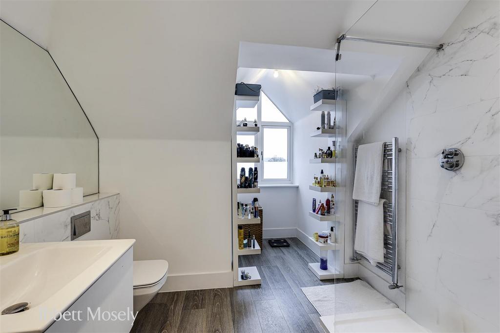 28 Bedroom One En-Suite.jpg