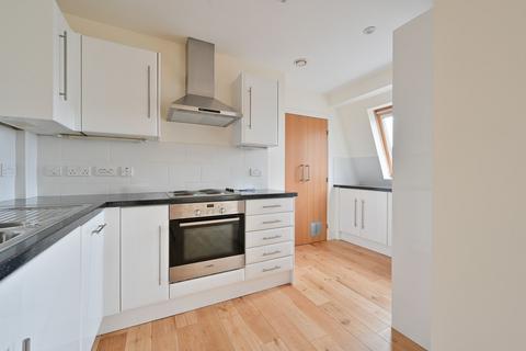 2 bedroom flat to rent, Clarendon Road, Watford, WD17
