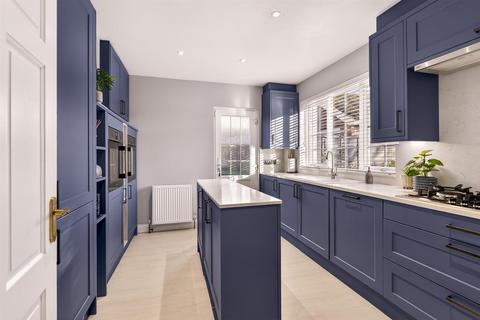 4 bedroom detached house for sale, Harsfold Road, Rustington BN16