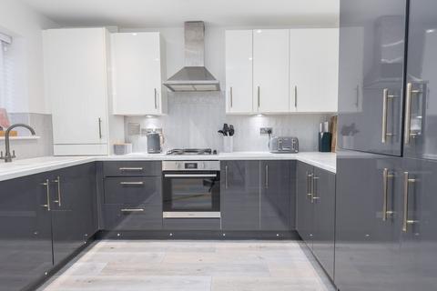 3 bedroom end of terrace house for sale, Breezehurst Drive, Crawley RH11