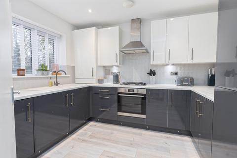 3 bedroom end of terrace house for sale, Breezehurst Drive, Crawley RH11