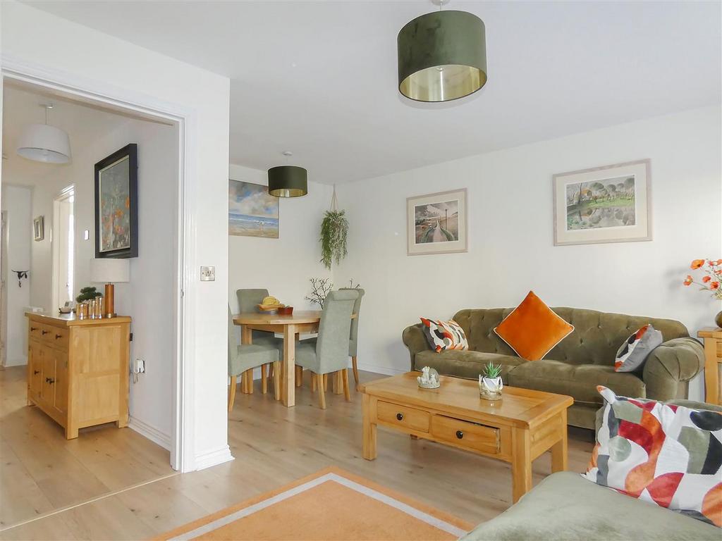 Lounge/Dining Room
