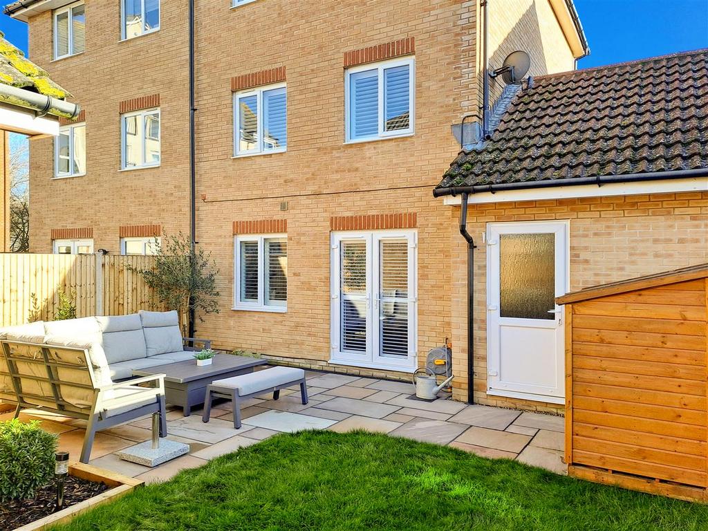West Facing Rear Garden/Rear Elevation